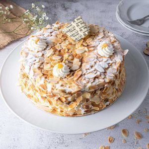 Tarta nata y almendras