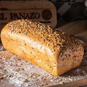 Pan blanco de molde con semillas